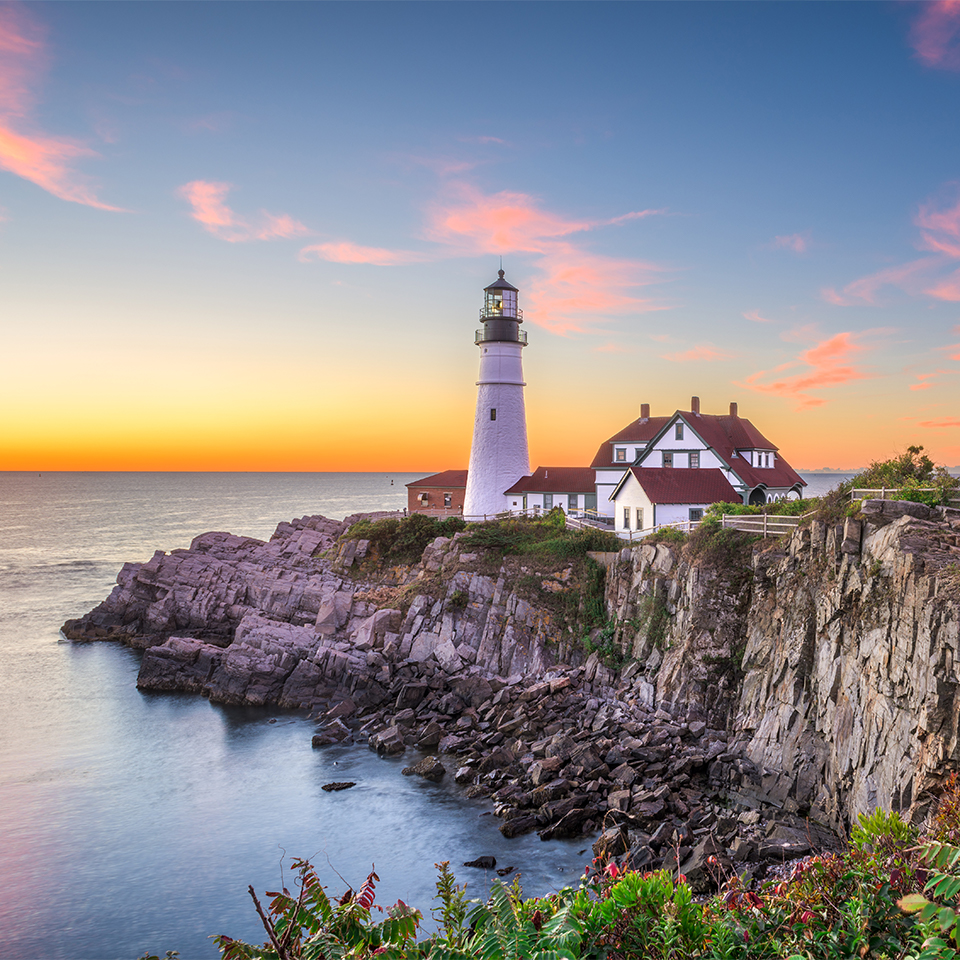 portland maine coastline with lighthouse